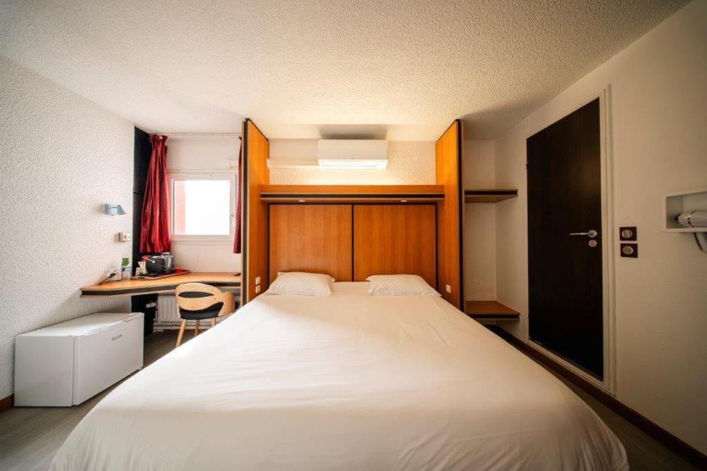 Brit Hotel La Bonne Etape エヴルー エクステリア 写真