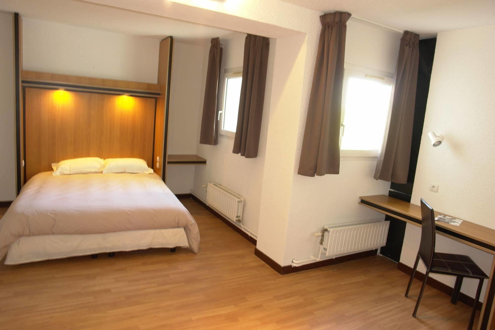 Brit Hotel La Bonne Etape エヴルー エクステリア 写真